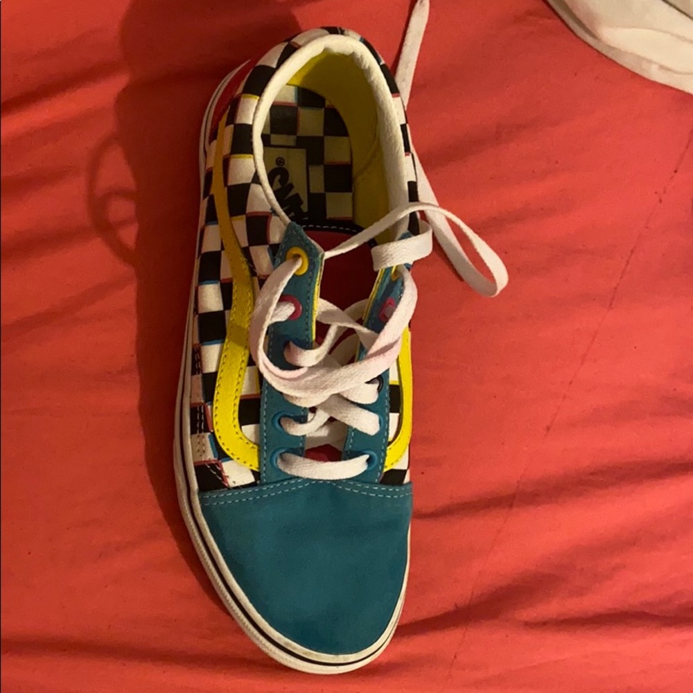 Vans - Picture 2 of 2